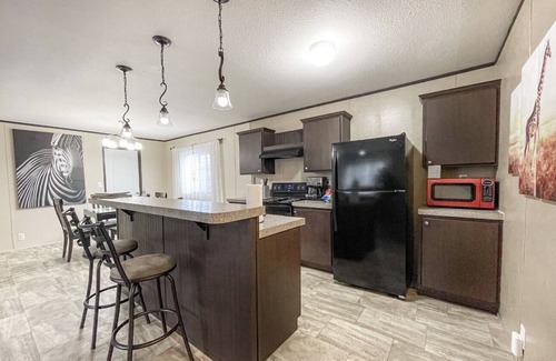 West Valley Casa | Cozy family home with great location and low fees.