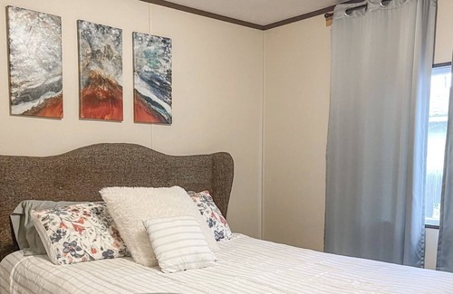 West Valley Casa | Cozy family home with great location and low fees.