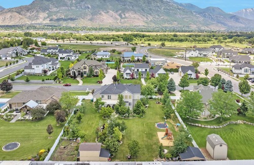 Highland Casa | Cozy Family House in Highland!