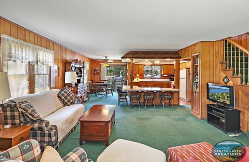 Powers Lake Casa | Cozy Family Lake Home |Recreational Lake |Waterfront |Private Pier |Bar |Pool Table
