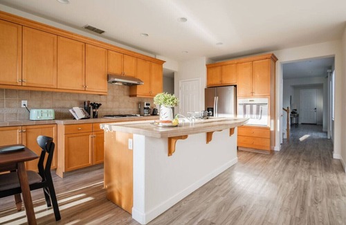 Folsom Casa | Cozy Family Retreat in Gated Community