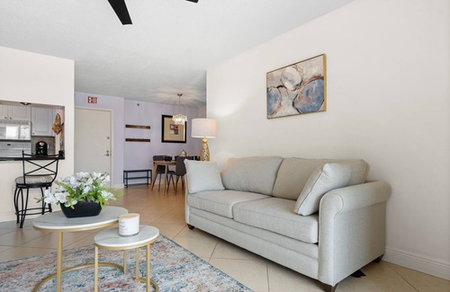 Aventura Apartamento | Cozy family retreat 1BD at unique Yacht Club w free parking