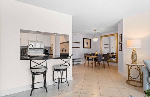 Aventura Apartamento | Cozy family retreat 1BD at unique Yacht Club w free parking