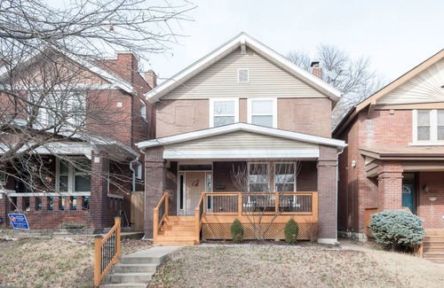 Tower Grove South Casa | ☆ Histórico / Renovado ☆ Hogar inteligente ☆ Chimenea ☆ Patio