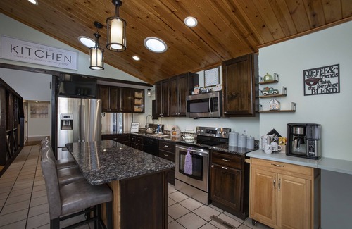 Mechanicsburg Casa | Cozy Family Sized Home, Nestled on the Creek