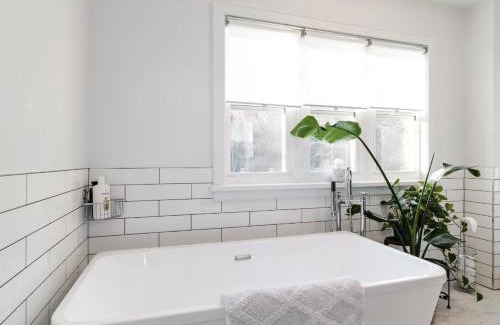 Prince Edward Casa | Cozy family waterfront retreat recently renovated