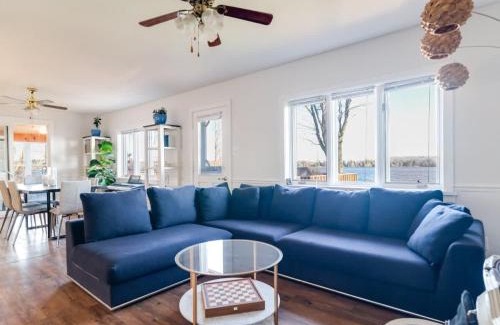 Prince Edward Casa | Cozy family waterfront retreat recently renovated