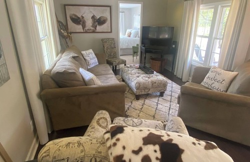 Williamston Otro | Cozy farm guest house…