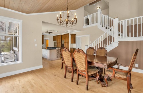 Langley Otro | Cozy farm house