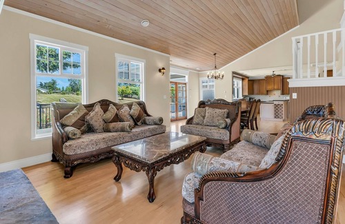 Langley Otro | Cozy farm house