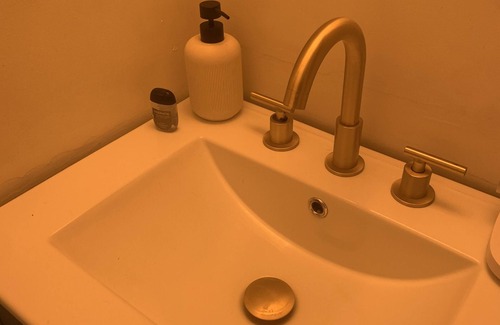Manhattan Casa | Cozy farm house, just south of Manhattan. Pet friendly with dog door and fence.