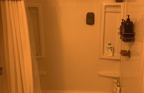 Manhattan Casa | Cozy farm house, just south of Manhattan. Pet friendly with dog door and fence.