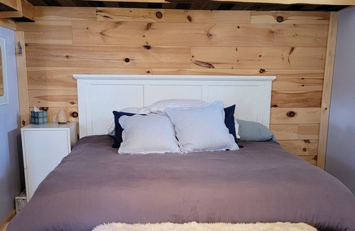 Suttons Bay Apartamento | Cozy Farm Setting in Wine Country