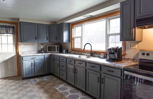 Waynesburg Casa | Cozy farm stay near wedding venue Peaceful location