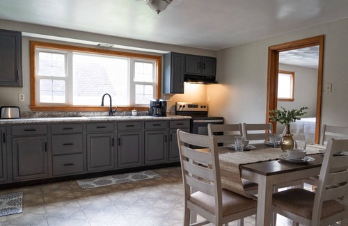 Waynesburg Casa | Cozy farm stay near wedding venue Peaceful location