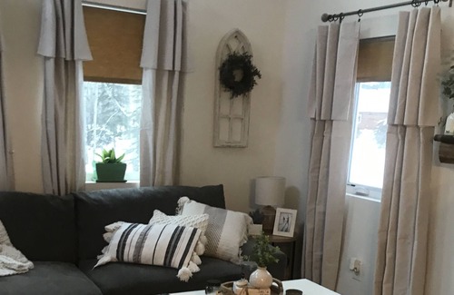 Sutton Casa | Cozy farmhouse cottage