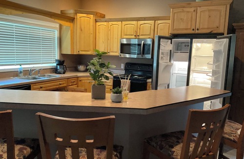 Great Falls Otro | Cozy farmhouse in charming Great Falls with WiFi, AC