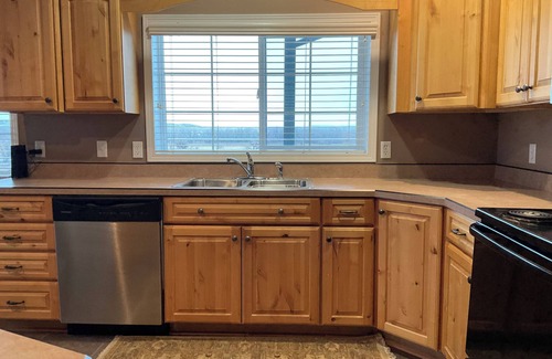 Great Falls Otro | Cozy farmhouse in charming Great Falls with WiFi, AC