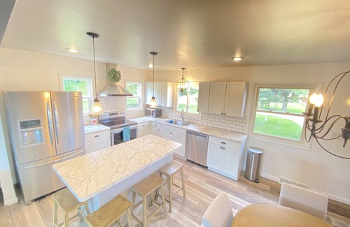 Baraboo Casa | Cozy Farmhouse located in the country between Devils Lake and Wisconsin Dells
