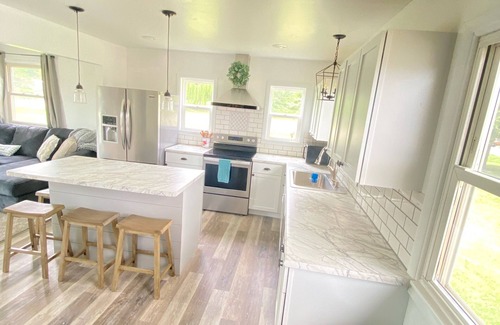 Baraboo Casa | Cozy Farmhouse located in the country between Devils Lake and Wisconsin Dells