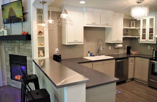 Fayetteville Otro | Cozy Farmhouse, near Lynchburg and Fayetteville