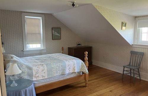 Grand Isle Otro | Cozy farmhouse, sleeps 10 and has great views