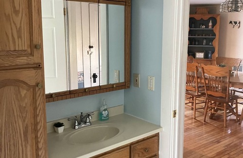 Grand Isle Otro | Cozy farmhouse, sleeps 10 and has great views