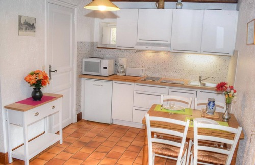 Cour-Cheverny Cabaña | Gîte chaleureux à Cour-Cheverny: terrasse, pêche, proche Châteaux de la Loire, animaux acceptés