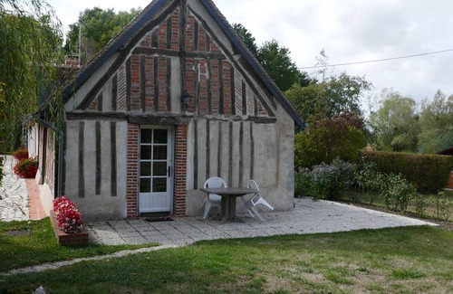 Cour-Cheverny Cabaña | Gîte chaleureux à Cour-Cheverny: terrasse, pêche, proche Châteaux de la Loire, animaux acceptés