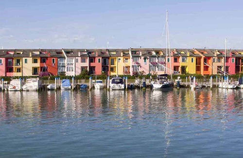 Porto Santa Margherita Apartamento | Acogedor piso con terraza, a 180m de la playa-Beahost
