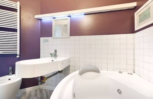 Zona LIII Tomba di Nerone Apartamento | Acogedor Flat Smart TV Wifi Aire acondicionado y sala de diseño con jacuzzi.