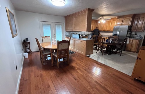 Cross Casa | Cozy four bedroom, two bathroom home a few miles from Lake Moultrie and Marion
