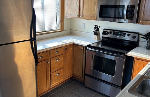 Brackney Cabaña | Cozy four season private lakefront cottage. Located on Laurel Lake, Brackney, PA
