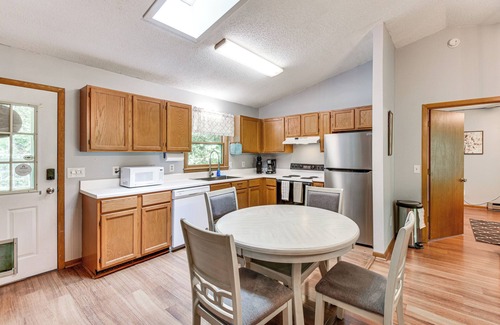 Franklin Casa | Cozy Franklin Retreat w/ Deck - 5 Mi to Downtown!