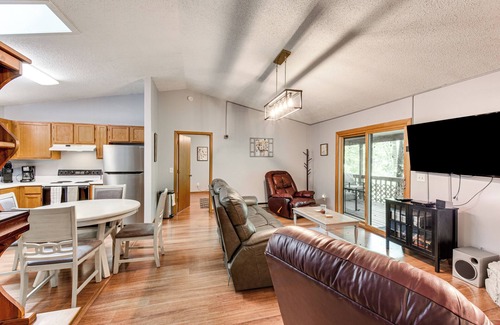 Franklin Casa | Cozy Franklin Retreat w/ Deck - 5 Mi to Downtown!