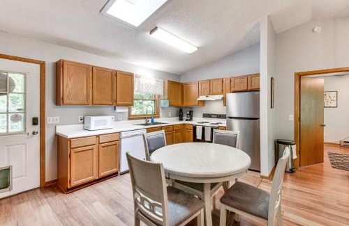 Franklin Casa | Cozy Franklin Retreat with Deck - 5 Mi to Downtown!