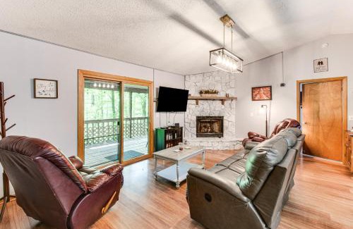 Franklin Casa | Cozy Franklin Retreat with Deck - 5 Mi to Downtown!