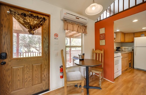 Fredericksburg Cabina | Cozy Fredericksburg Cabin with Shared Hot Tub!