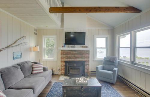 Fremont Casa | Cozy Fremont Cottage on Lake Poygan and Fishing Dock