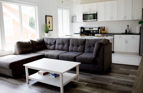 Sailboat Bend Apartamento | Cozy - full kitchen & 10ft island - 1.2G Wifi