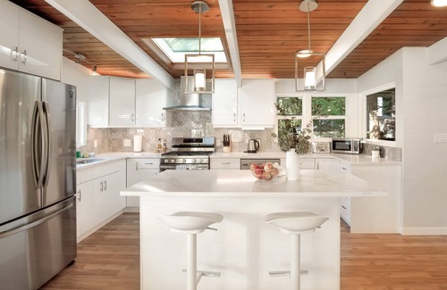 Canyon Heights Casa | Cozy fully furnished home with patio and games room