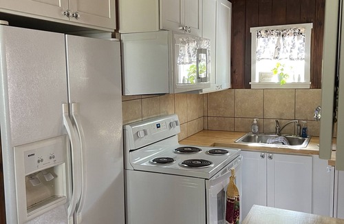 New Port Richey Cabaña | Cozy, Fully Remodeled 1924 Carriage House