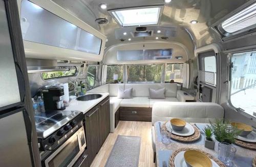 Savannah Otro | Cozy & Fun Airstream Camper Near Downtown & Beach