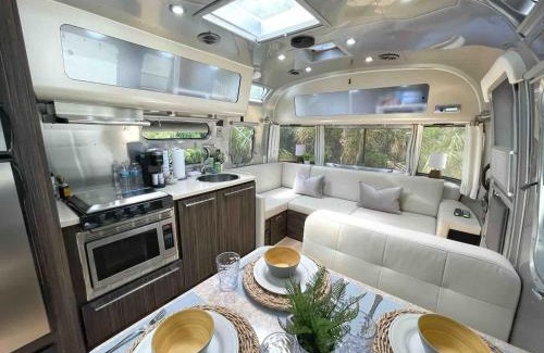 Savannah Otro | Cozy & Fun Airstream Camper Near Downtown & Beach