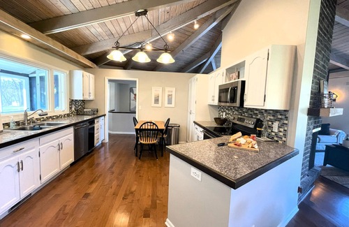 Indian Hills Casa | Cozy, Fun Hexagon Home on Wooded Lot in Fontana on Geneva Lake, Close to Lake