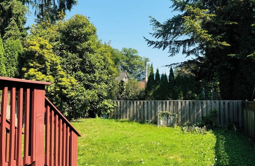 Lynn Valley Casa | Cozy Garden 2 bedrooms Suite in welcoming North Vancouver with WiFi