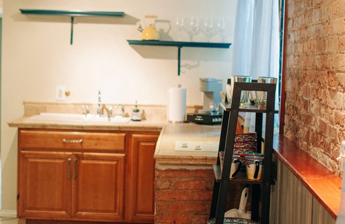 Riverwest Apartamento | Cozy Garden Apartment in Eclectic Riverwest