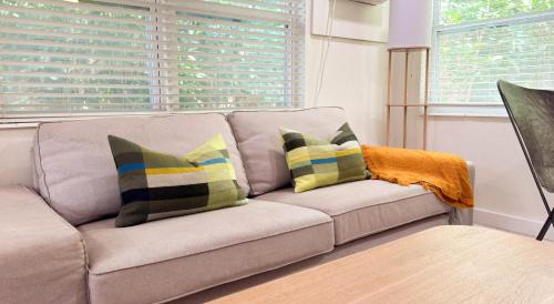 Lake Ridge Casa | Cozy Garden Bungalow - Pets/Parking/Beach