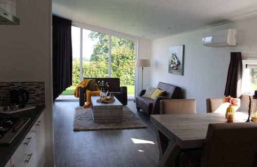 Bemelen Casa | Cozy Garden Home w/ Fireplace