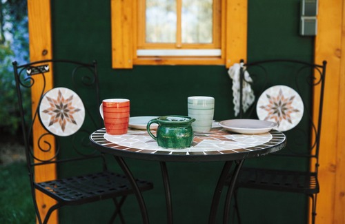 Ornbau Apartamento | Cozy garden shed to linger in with garage